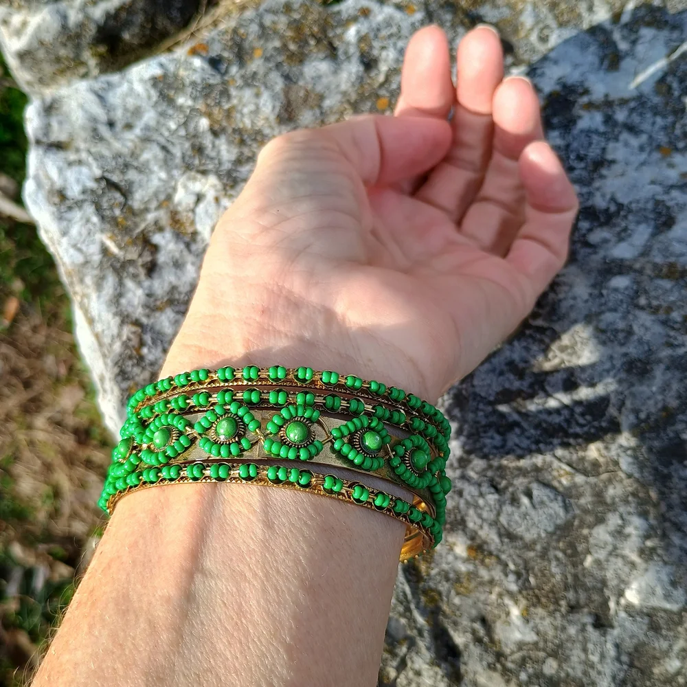 Traditional green Indian churi bangle set, South Asian jewelry, Bollywood style
